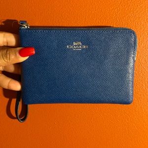Coach Zipper Pouch 💙